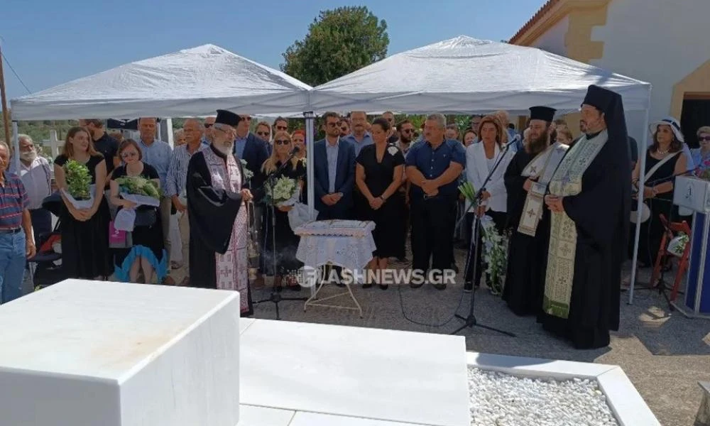 Χανιά: Σε κλίμα συγκίνησης πραγματοποιήθηκε το ετήσιο μνημόσυνο για τον Μίκη Θεοδωράκη (βίντεο)